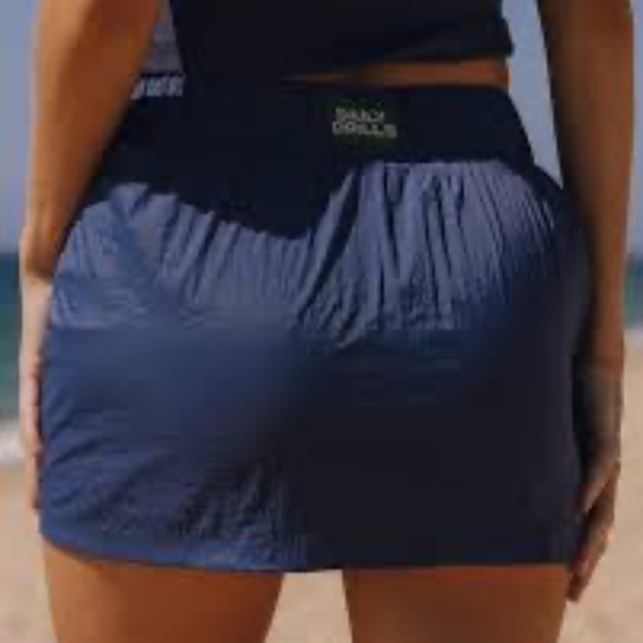 DAILY DRILLS NWT bounce skirt in navy size medium !!! SOLD OUT !!! - Picture 2 of 5